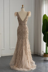 Luxurious V-Neck Mermaid Evening Dress with Feather Appliques-ballbellauk