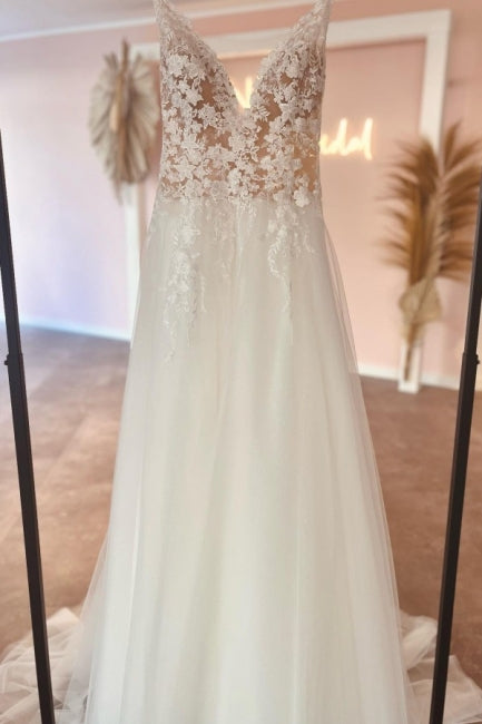Charming Sweetheart Long V-Neck Sleeveless Lace Bridal Gowns On Sale
