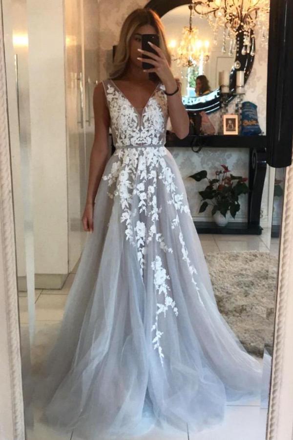 Modern Sleeveless Long Prom Dress Tulle With Lace Appliques V-Neck