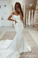 Beautiful Mermaid Wedding Dress With Lace Appliques Off-the-Shoulder