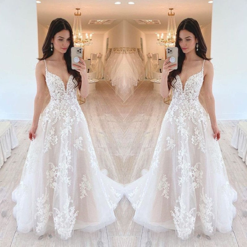 Chic Lace Wedding Dress A-Line V-Neck Bridal Gown Spaghetti-Straps