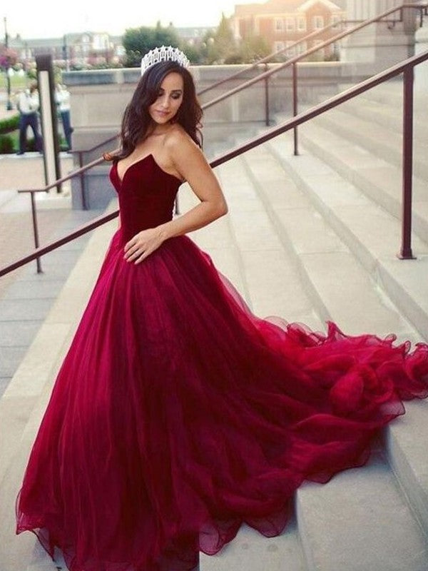 Ball Gown Sweetheart Sleeveless Court Train Tulle Prom Dress