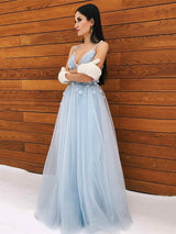 Elegant Tulle Ball Dress Appliques V-neck Sleeveless Long Prom Dress