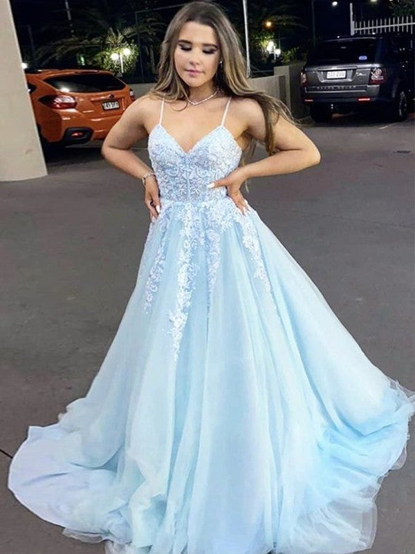 Elegant Tulle Ball Dress V-neck Sleeveless Prom Dress With Appliques